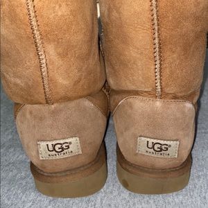 CHESTNUT UGGS. SIZE 10.